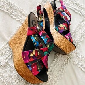guess wedges
